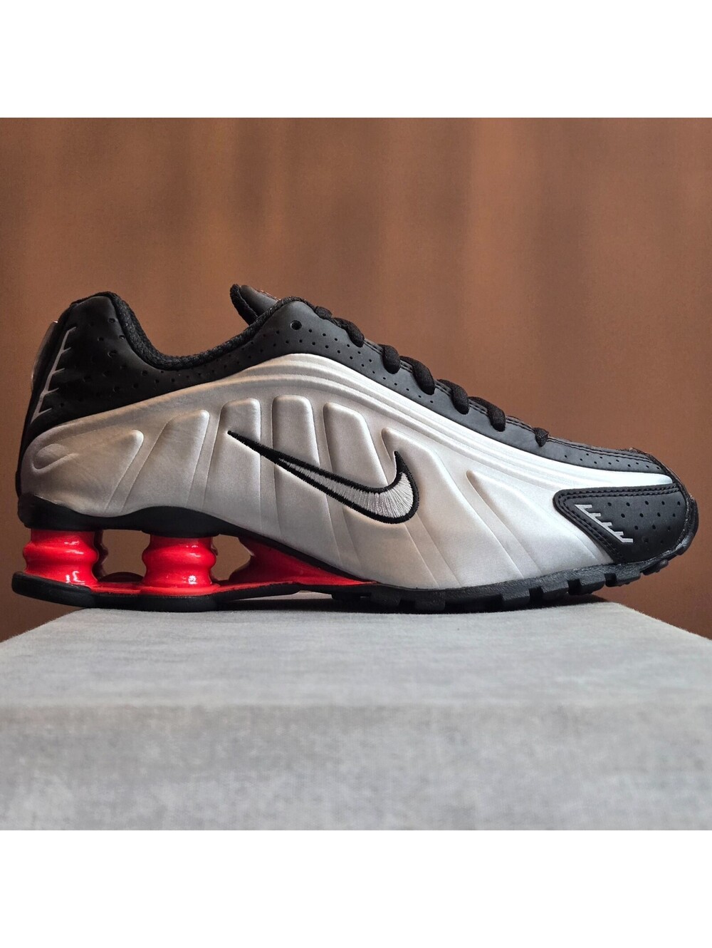 Nike Shox R4 - Black / Metallic Silver (AR3565-011) Women's 6.5